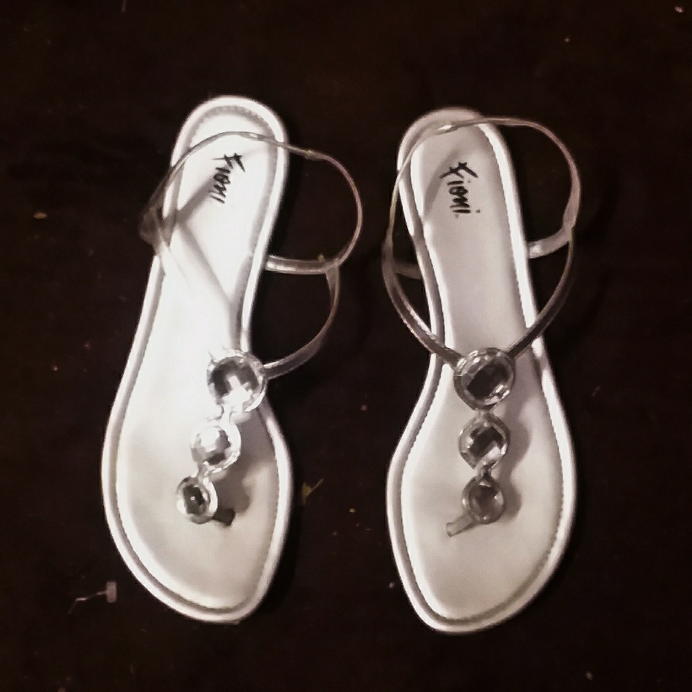 📣Final price $19📣silver rhinestone sandals